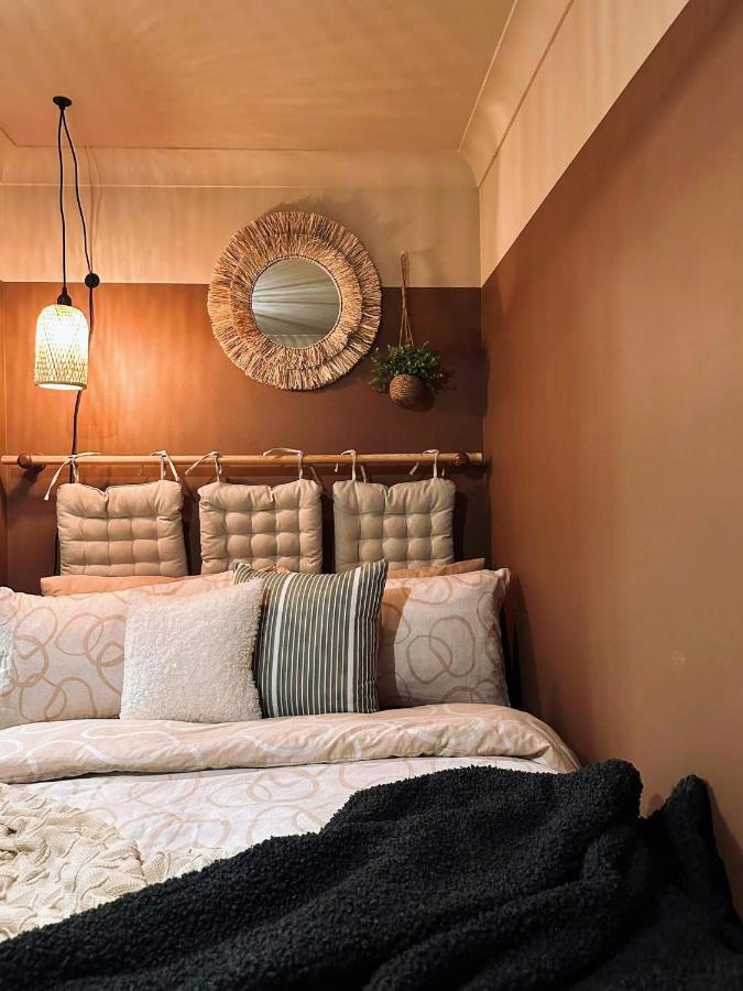 4-Bed Cotswold Getaway With Hot Tub & Gaming Room Churchdown Luaran gambar
