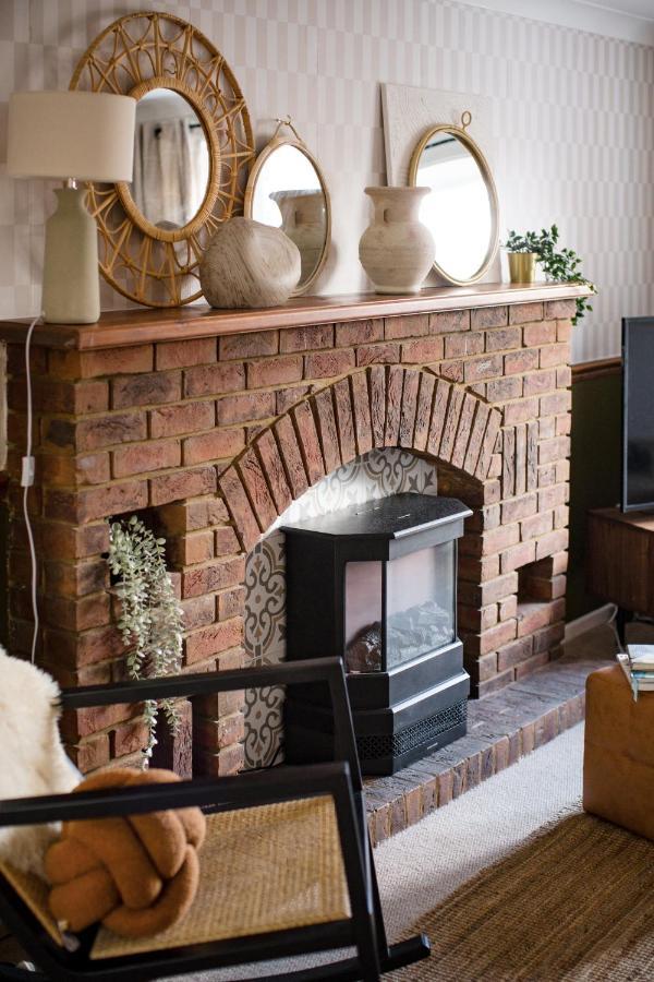 4-Bed Cotswold Getaway With Hot Tub & Gaming Room Churchdown Luaran gambar