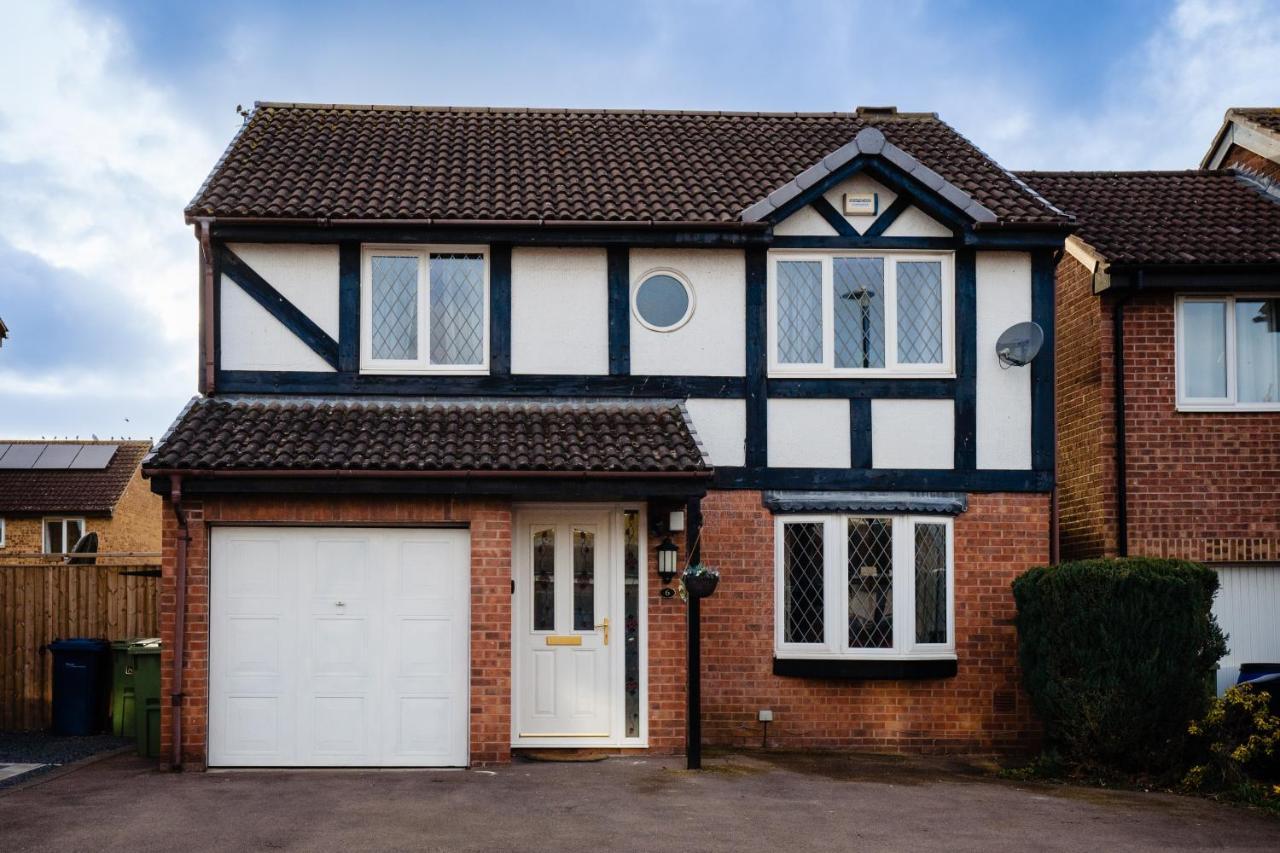 4-Bed Cotswold Getaway With Hot Tub & Gaming Room Churchdown Luaran gambar