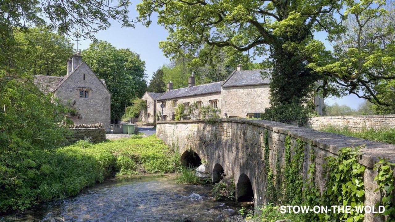4-Bed Cotswold Getaway With Hot Tub & Gaming Room Churchdown Luaran gambar