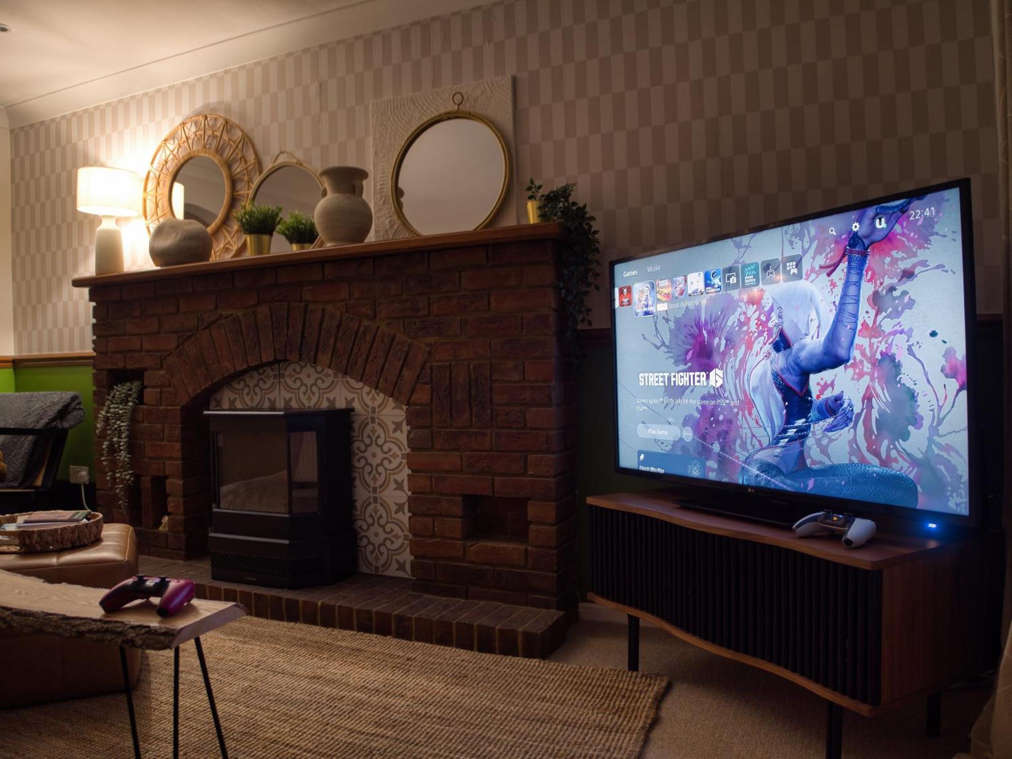 4-Bed Cotswold Getaway With Hot Tub & Gaming Room Churchdown Luaran gambar